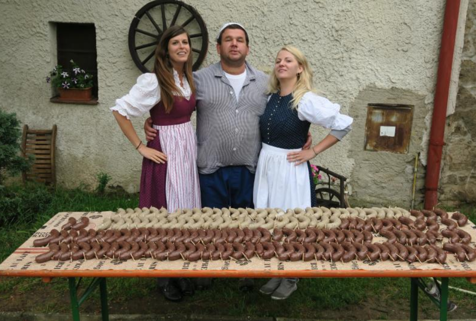 Tradiční česká zabijačka na Tvrzi Holešice